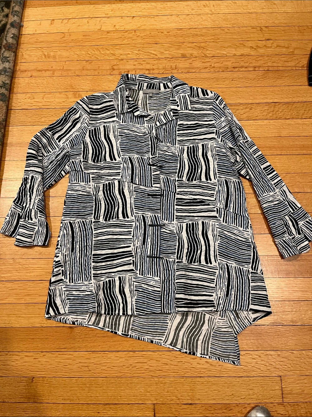 Asymmetrical Women's Black, Blue & White Patterned Button-Front Tunic Top